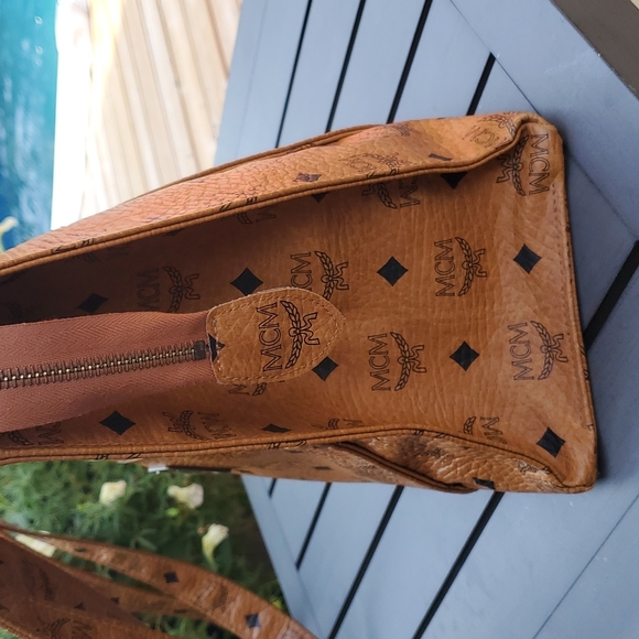 💥💥SOLD💥💥MCM TOTE BAG - Picture 15 of 16